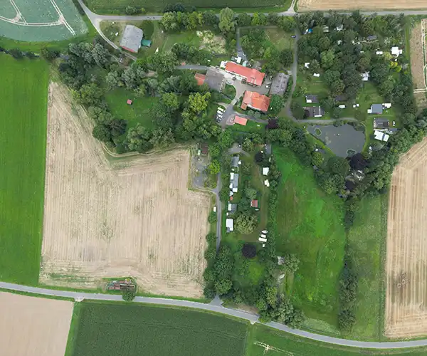 Luftaufnahme eines Campingplatzes in Hessen. Bestandteil des Verkaufsangebots von CampConsult, Berlin